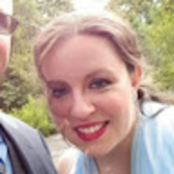 Meet your Posher, Robyn - Picture 1 of 1